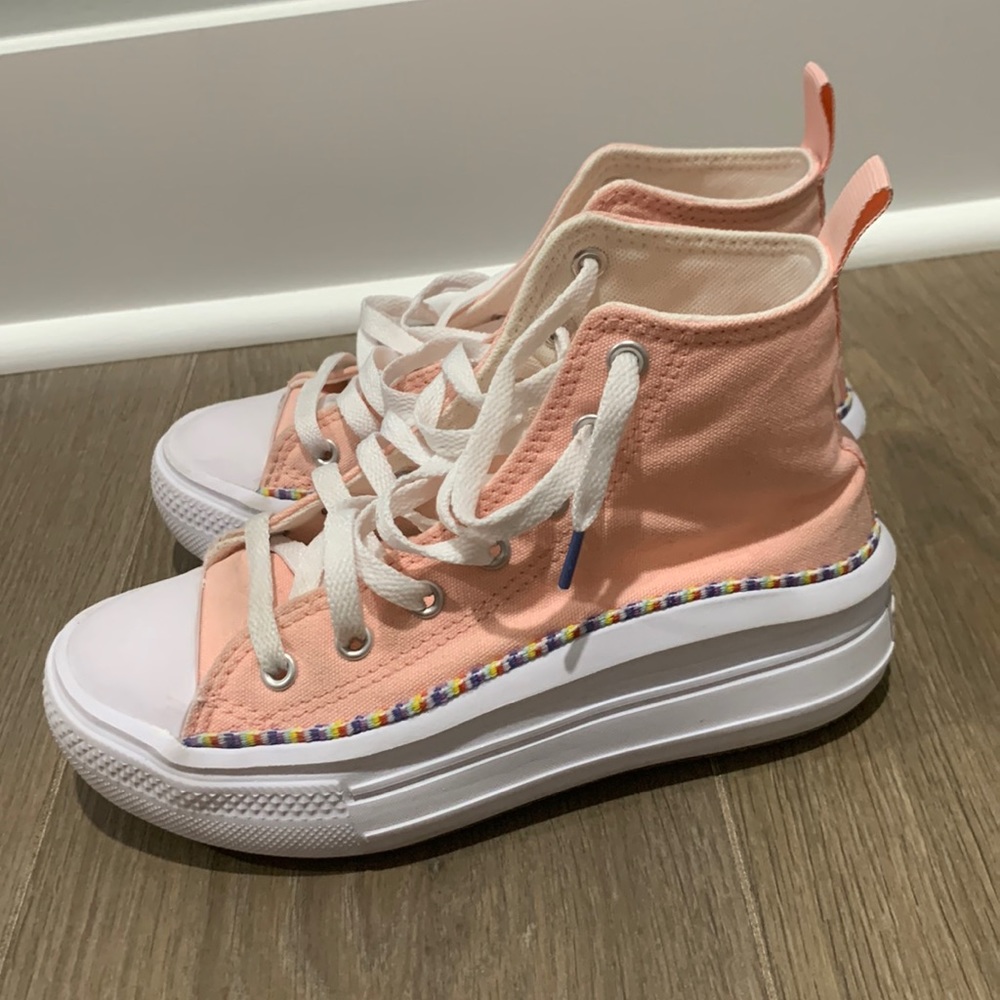 Kids converse